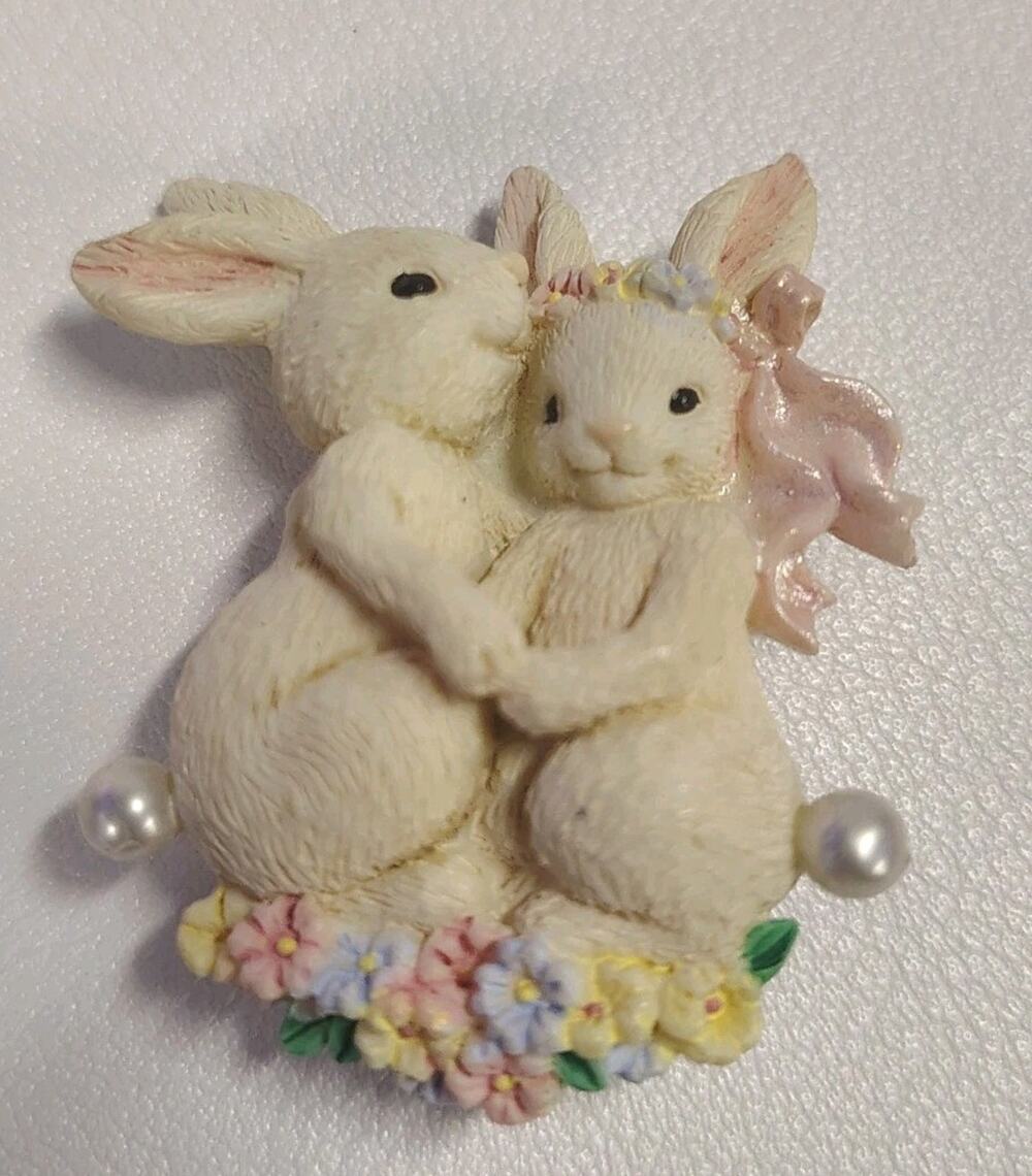 Vintage 1999 Avon Bunnies In Love Resin Brooch Pin "Novelty Bunny" Faux Pearls